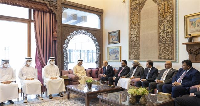 رئيس مجلس القيادة الرئاسي يعقد جلسة مباحثات مع ولي عهد أبوظبي
